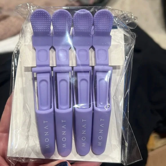 MONAT deluxe Scarf, Alligator clips + combs Monat 2 Wide Tooth Detangling Combs, 4 Alligator Clips  main image 2